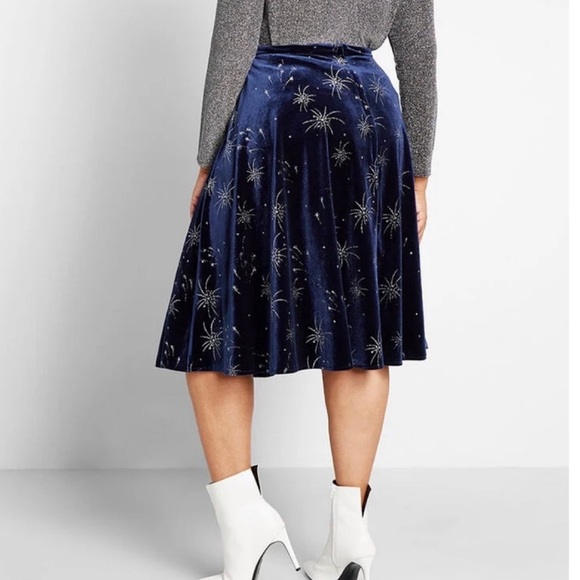 Elegant Navy Blue Velvet Skirt with Starburst Design - Picture 5 of 11